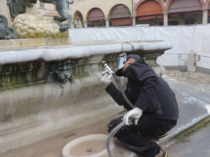 Очистка памятников архитектуры, фонтанов, лепнины фасадов