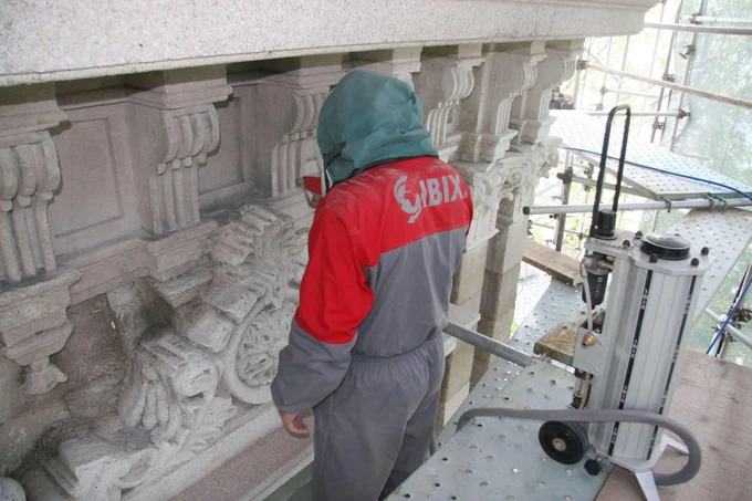 Очистка памятников архитектуры, фонтанов, лепнины фасадов